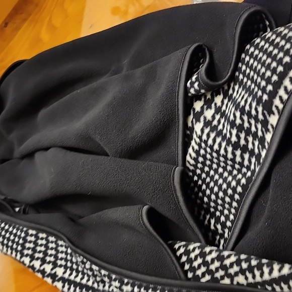 Ike Behar NWOT Black & White Houndstooth/Black Reversible Wrap, One Size, $32 - Picture 6 of 9